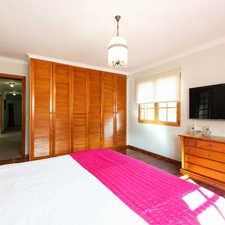 5br House - Pool & Parking - Tennis Court
