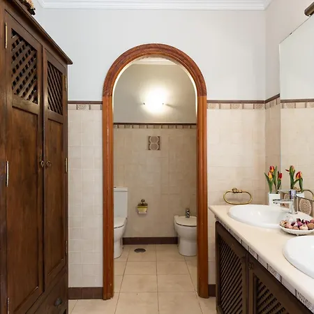 5br House - Pool & Parking - Tennis Court