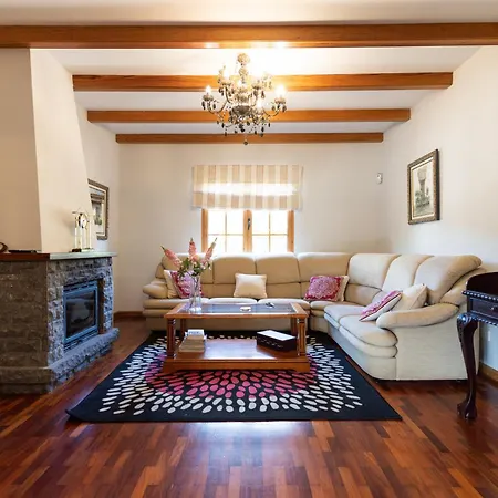 Villa 5br House - Pool & Parking - Tennis Court *